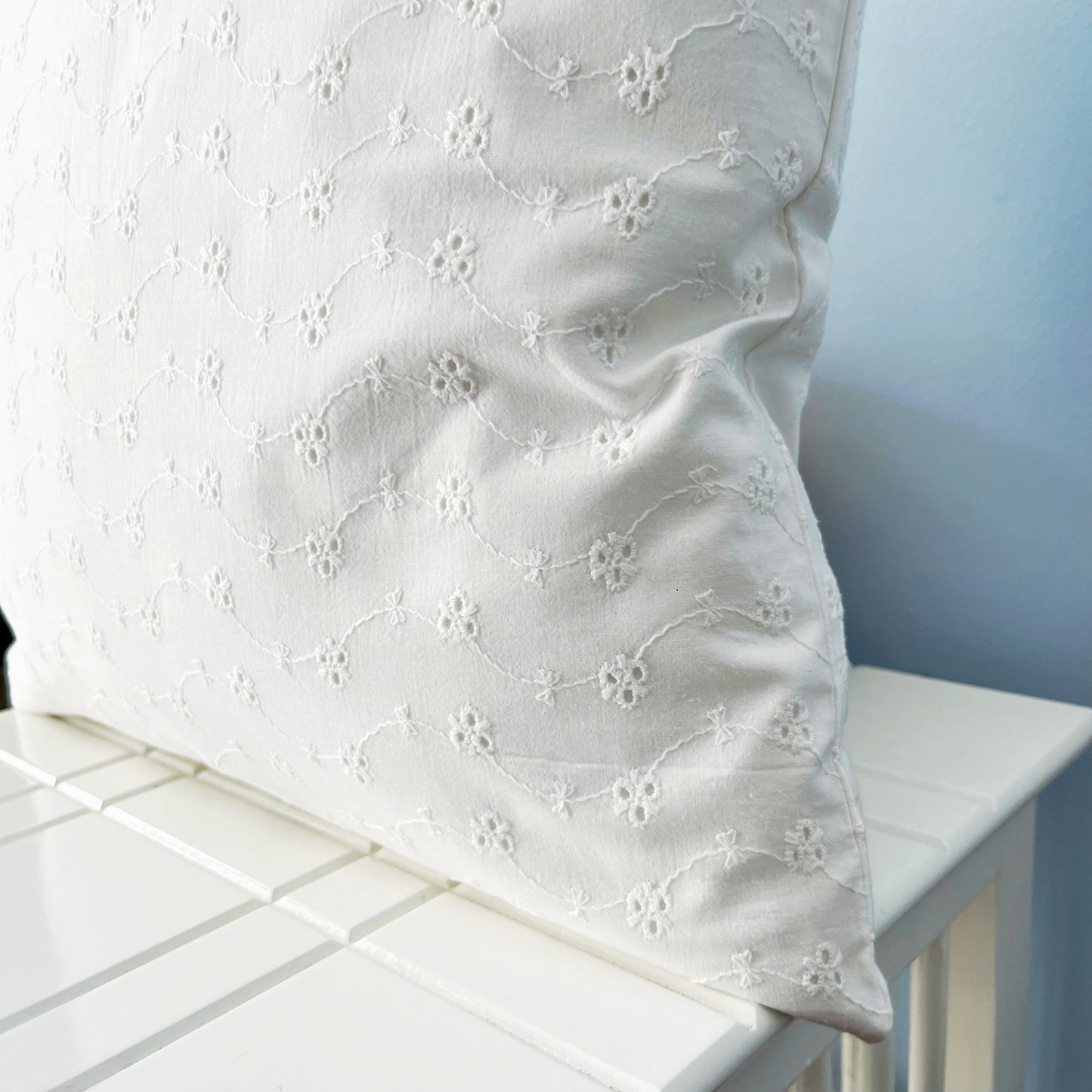 Pure Elegance - White Hakoba Cushion